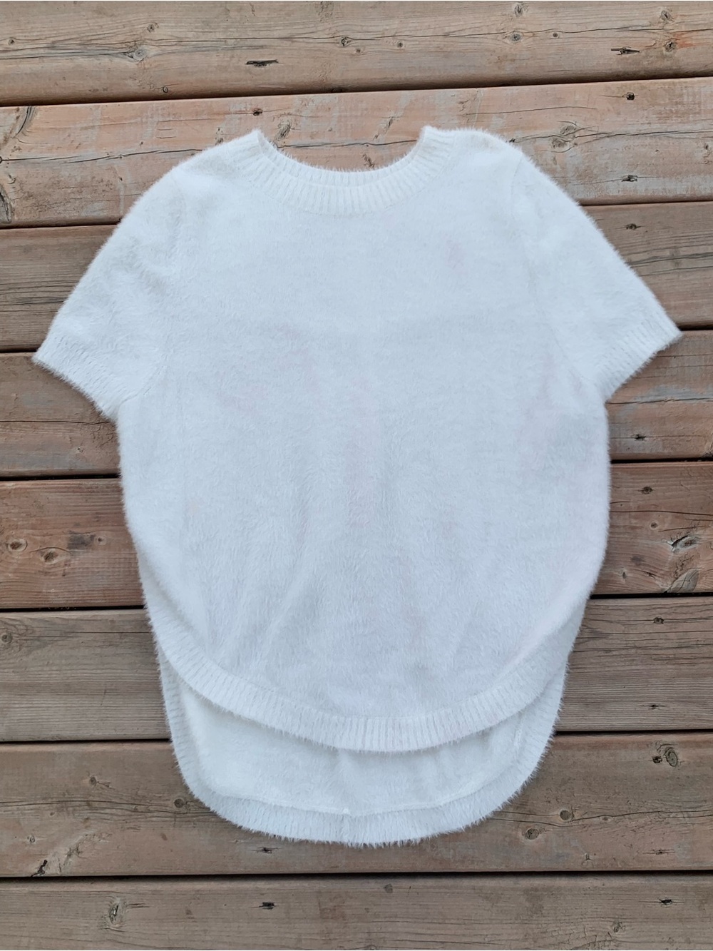 By Anthropologie White Eyelash Knit Soft Fuzzy Short Sleeve Sweater High Low Hem